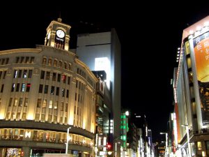 コストを抑え、サイネージ販売価格が市場価格の1/3～1/2程度の価格でご提供が可能です。